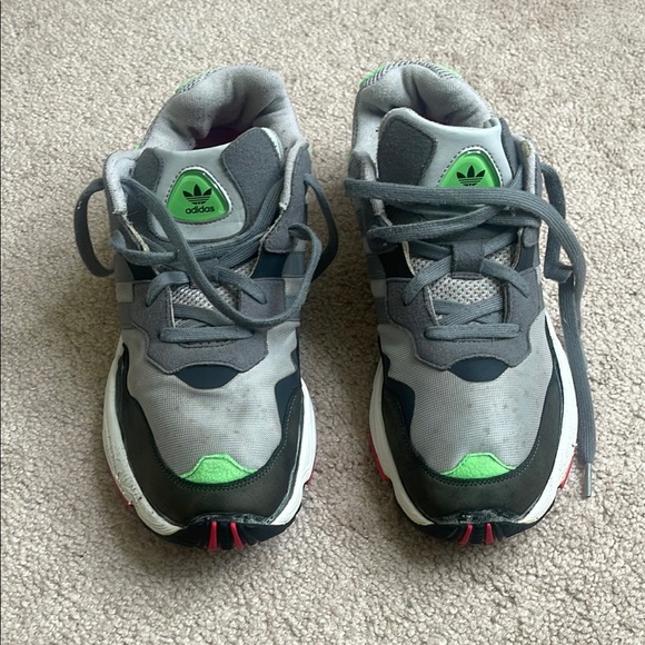 Adidas Gray and Green Sneakers Modern Design - Picture 2 of 7